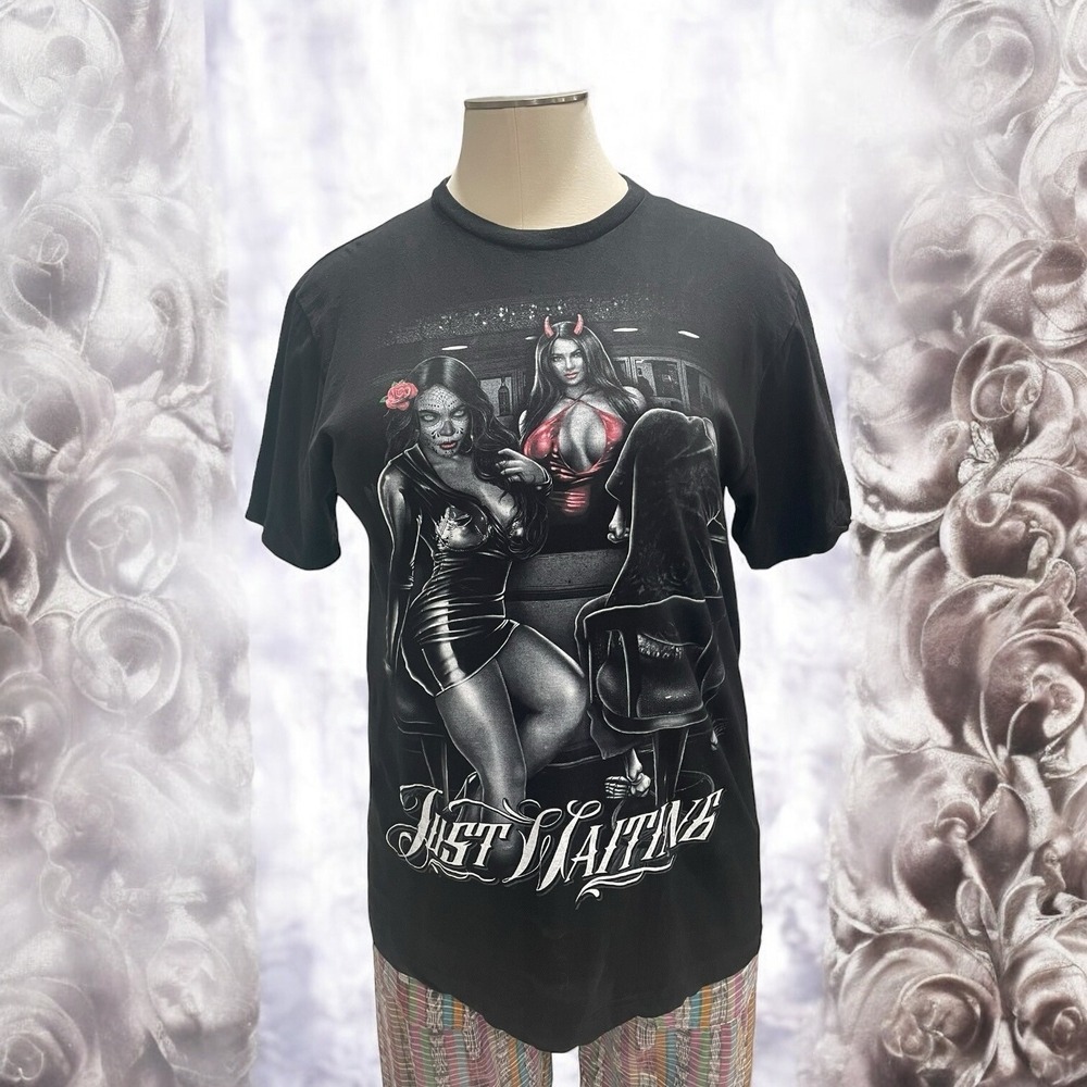 "Just Waiting" Graphic T XL Gothic Classic Festival Rock Concert Skateboard Bold